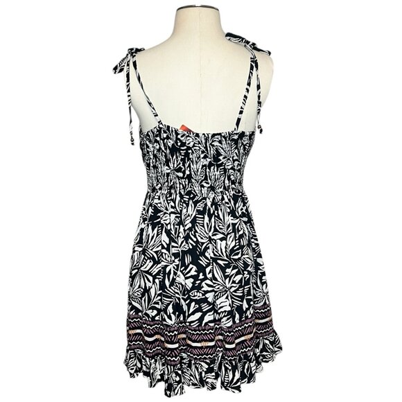 Angie boho black & white floral sundress with patterned hem Juniors M NWT - Picture 2 of 10